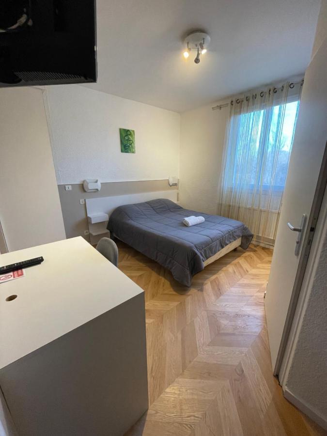 Hotel Les Chenes Sisteron Exterior photo