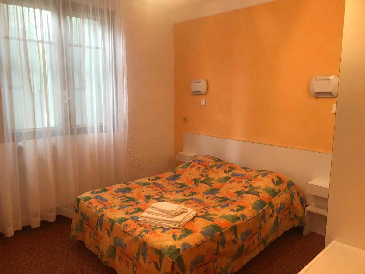 Hotel Les Chenes Sisteron Exterior photo
