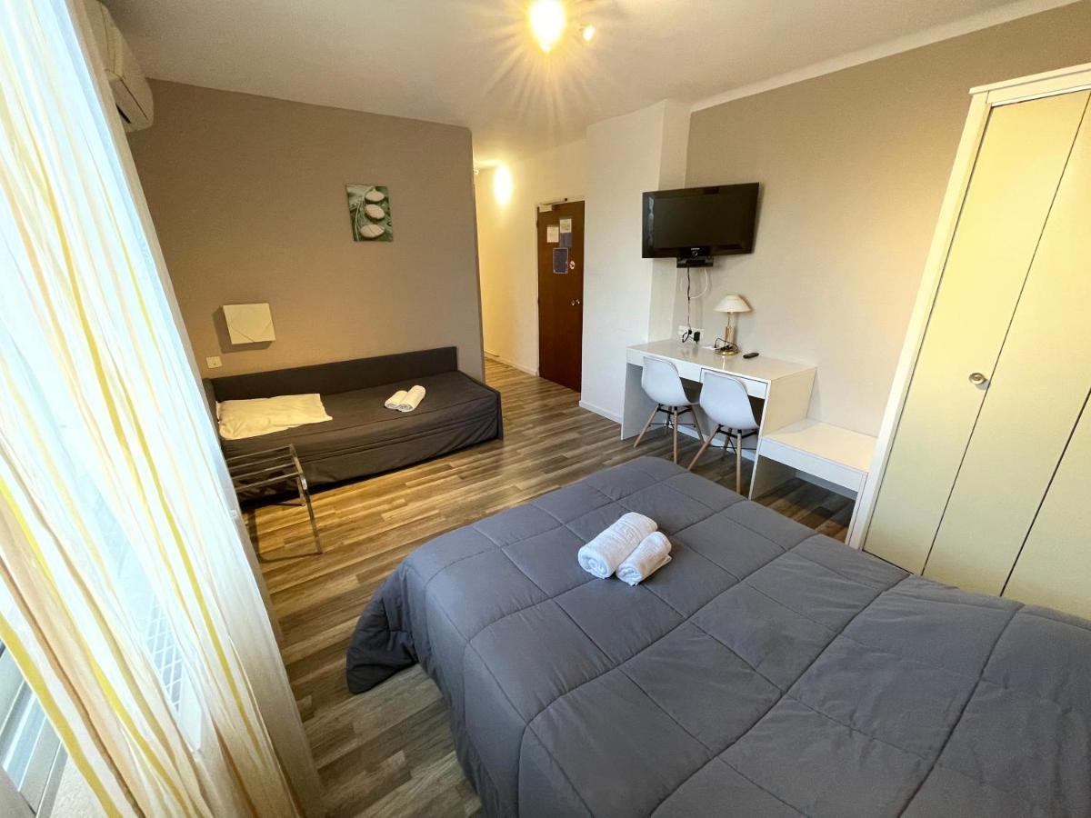 Hotel Les Chenes Sisteron Exterior photo