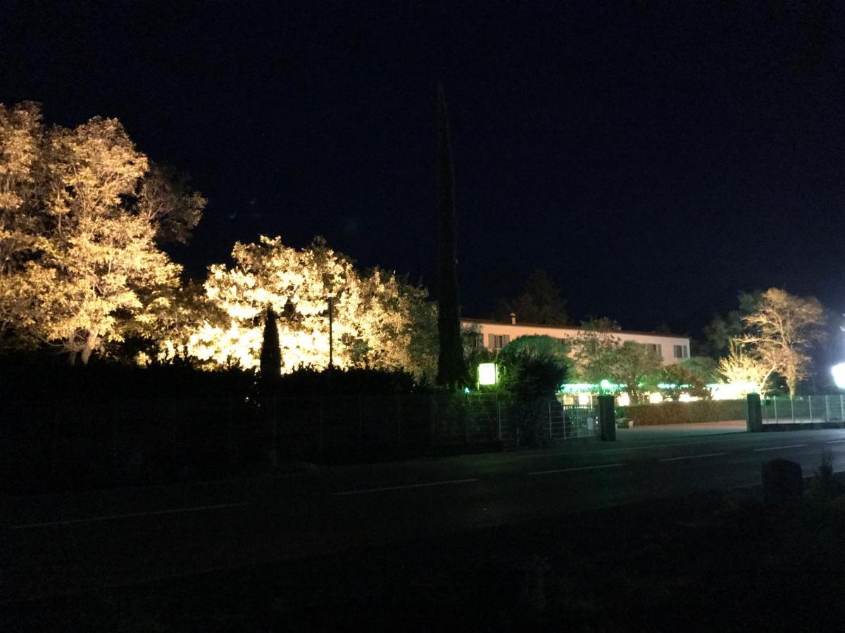 Hotel Les Chenes Sisteron Exterior photo