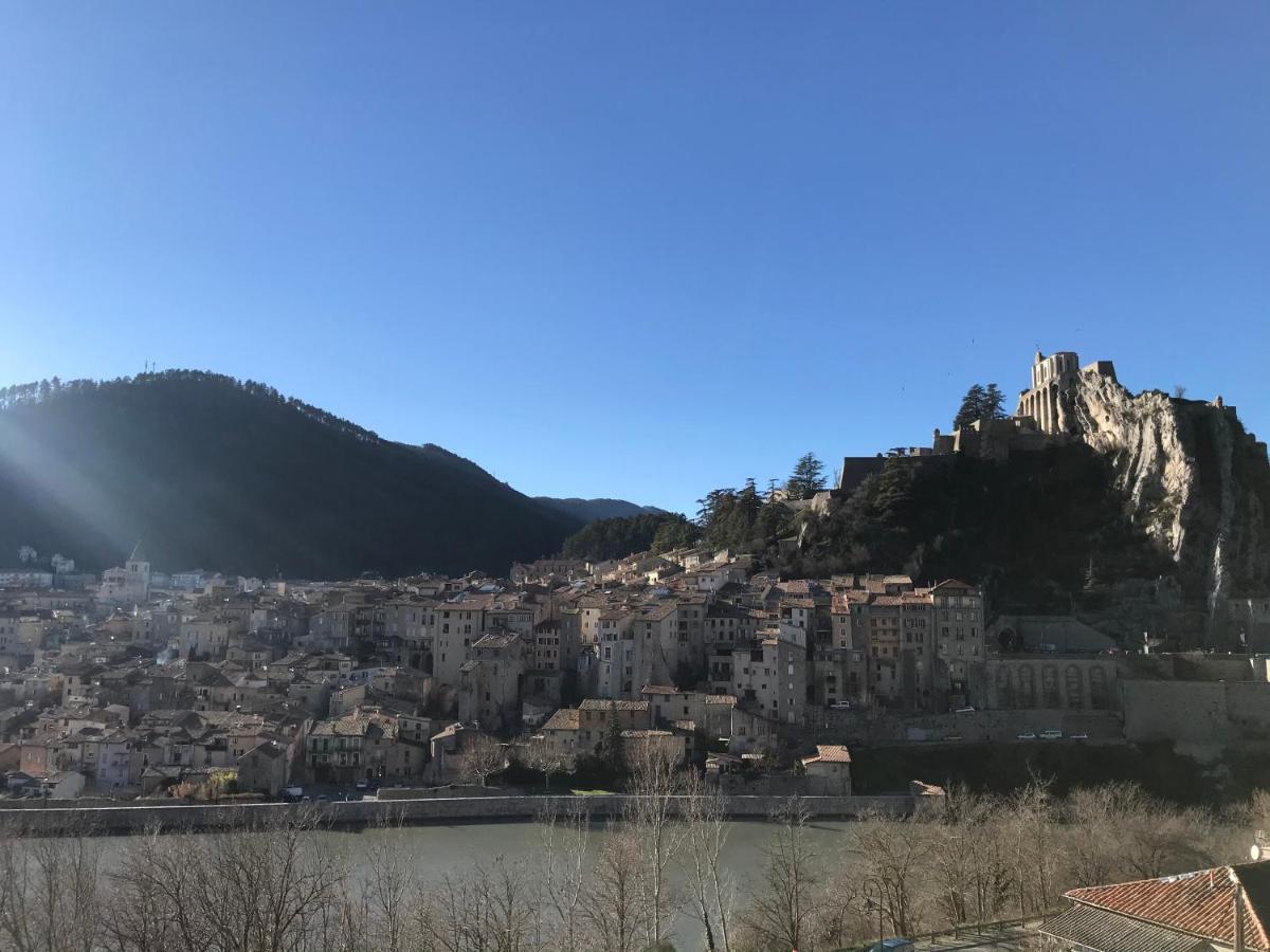 Hotel Les Chenes Sisteron Exterior photo